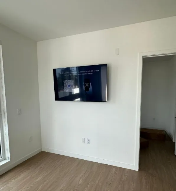 Wall plate for in-wall HDMI and power cables